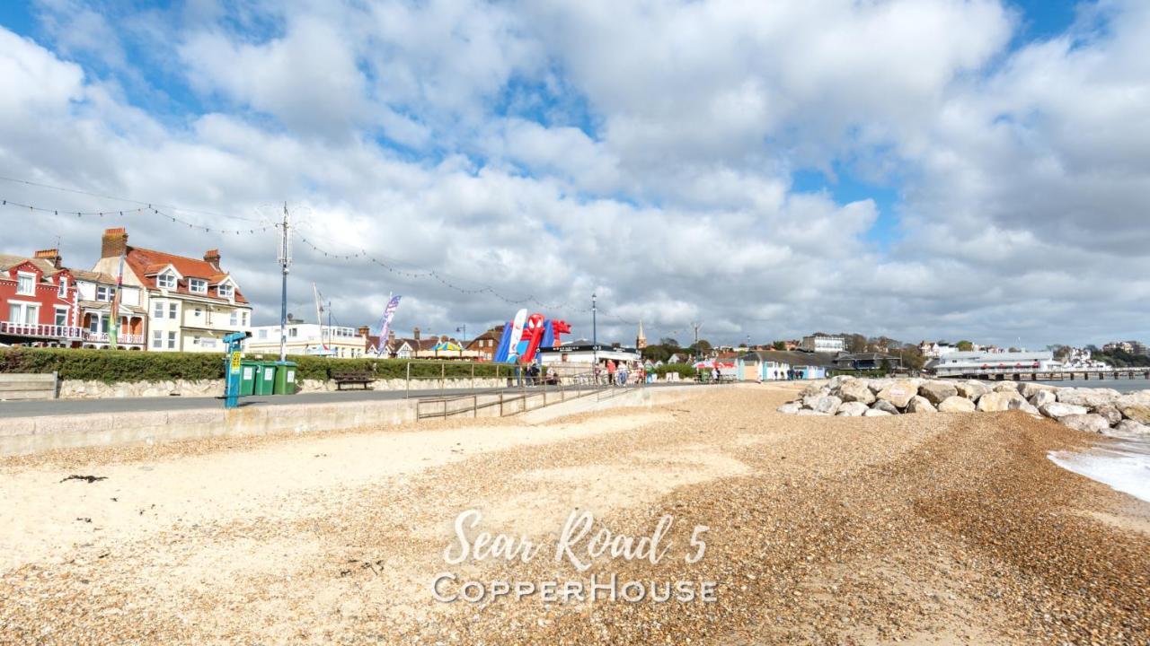 Beautiful Apartments On The Sea Front - Sea Road 5 เฟลิกซ์สโตว์ ภายนอก รูปภาพ