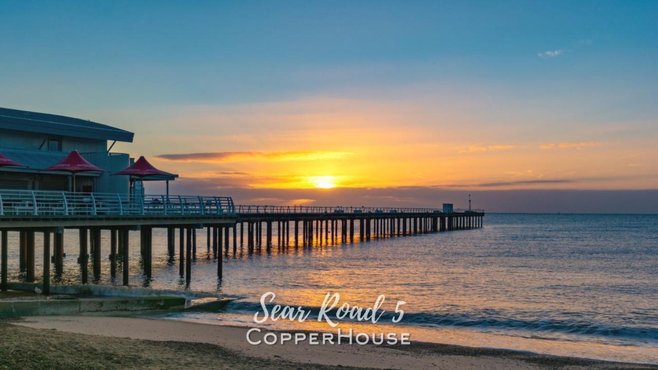 Beautiful Apartments On The Sea Front - Sea Road 5 เฟลิกซ์สโตว์ ภายนอก รูปภาพ