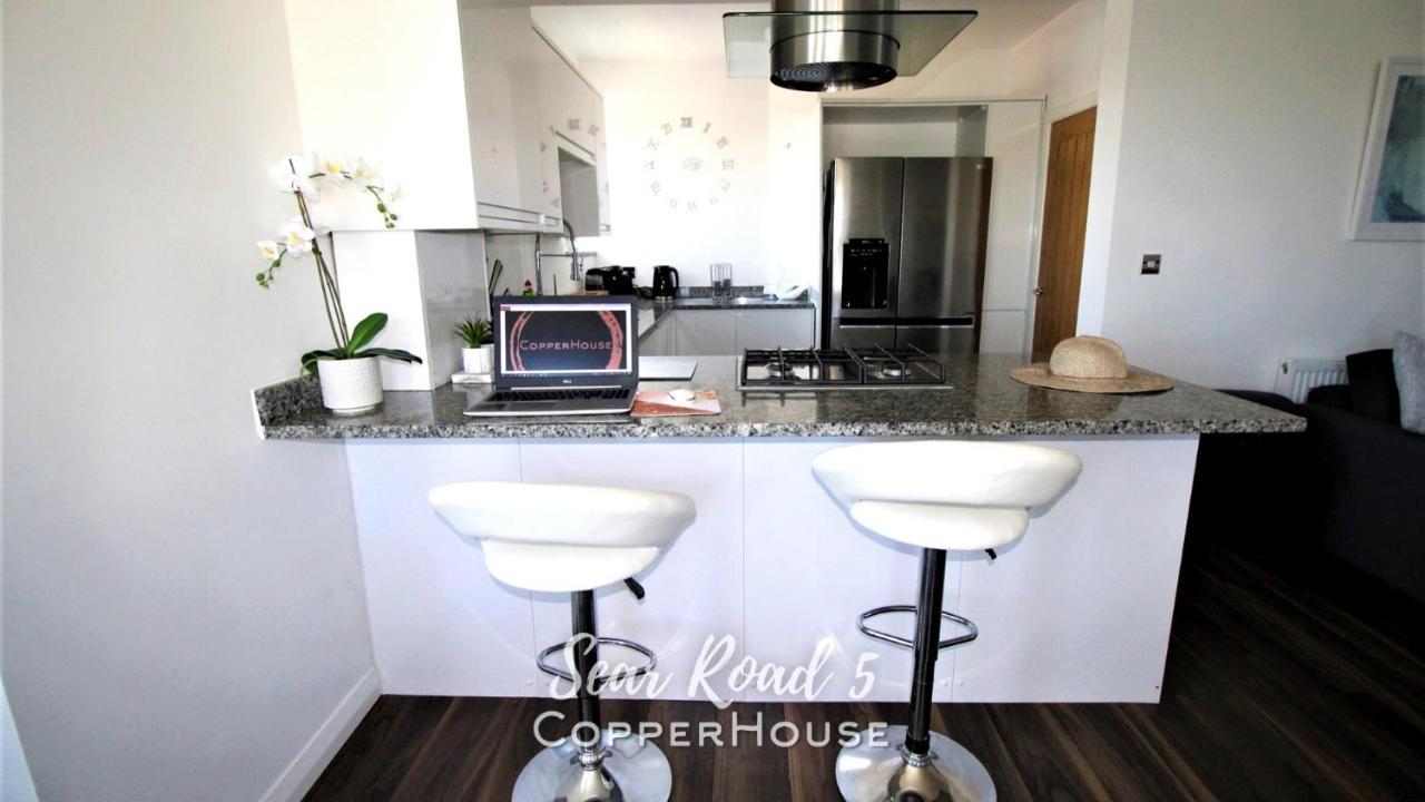 Beautiful Apartments On The Sea Front - Sea Road 5 เฟลิกซ์สโตว์ ภายนอก รูปภาพ