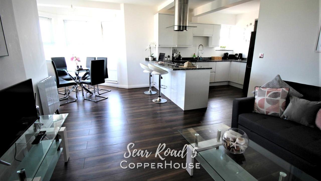 Beautiful Apartments On The Sea Front - Sea Road 5 เฟลิกซ์สโตว์ ภายนอก รูปภาพ