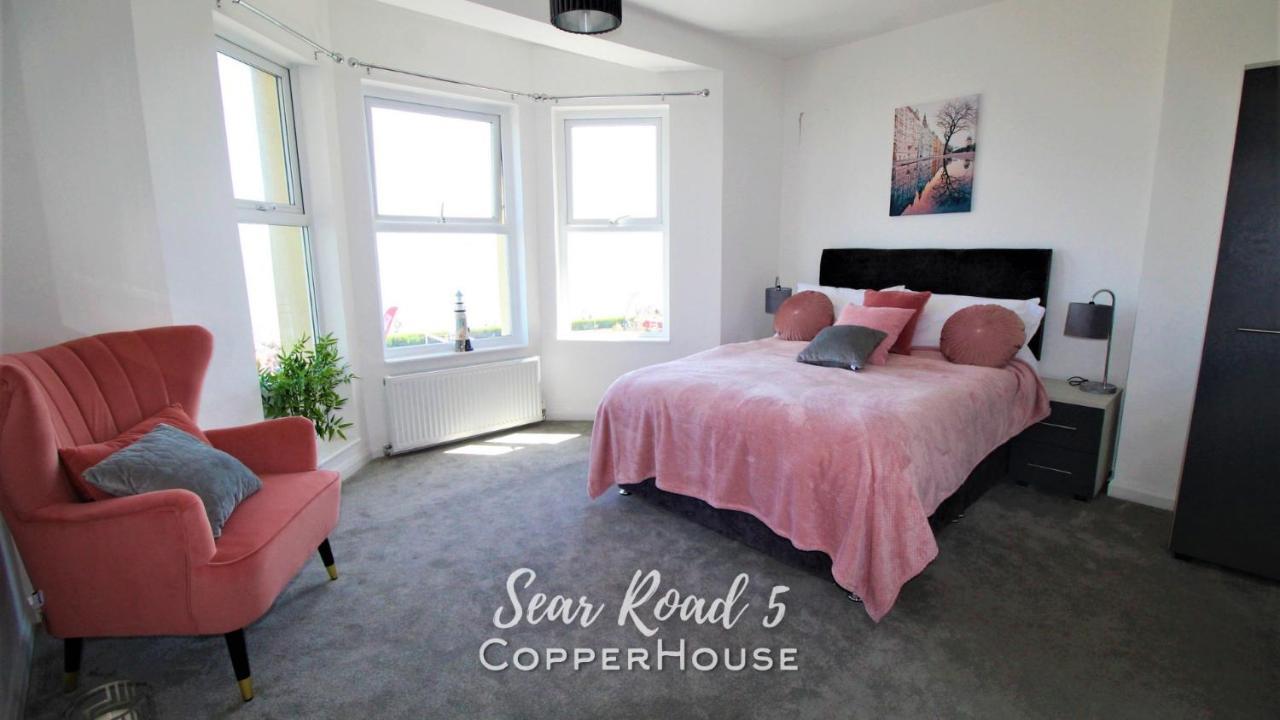 Beautiful Apartments On The Sea Front - Sea Road 5 เฟลิกซ์สโตว์ ภายนอก รูปภาพ