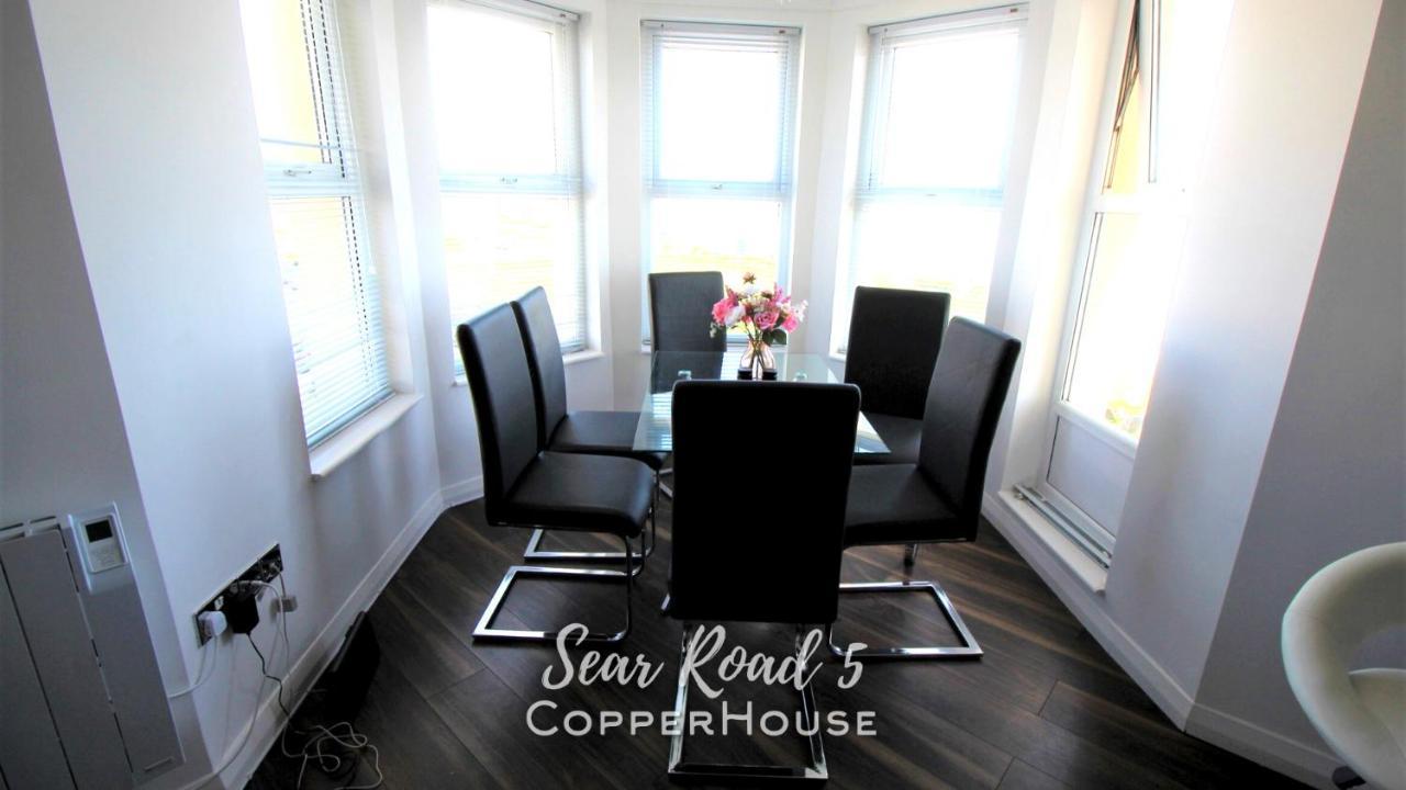 Beautiful Apartments On The Sea Front - Sea Road 5 เฟลิกซ์สโตว์ ภายนอก รูปภาพ