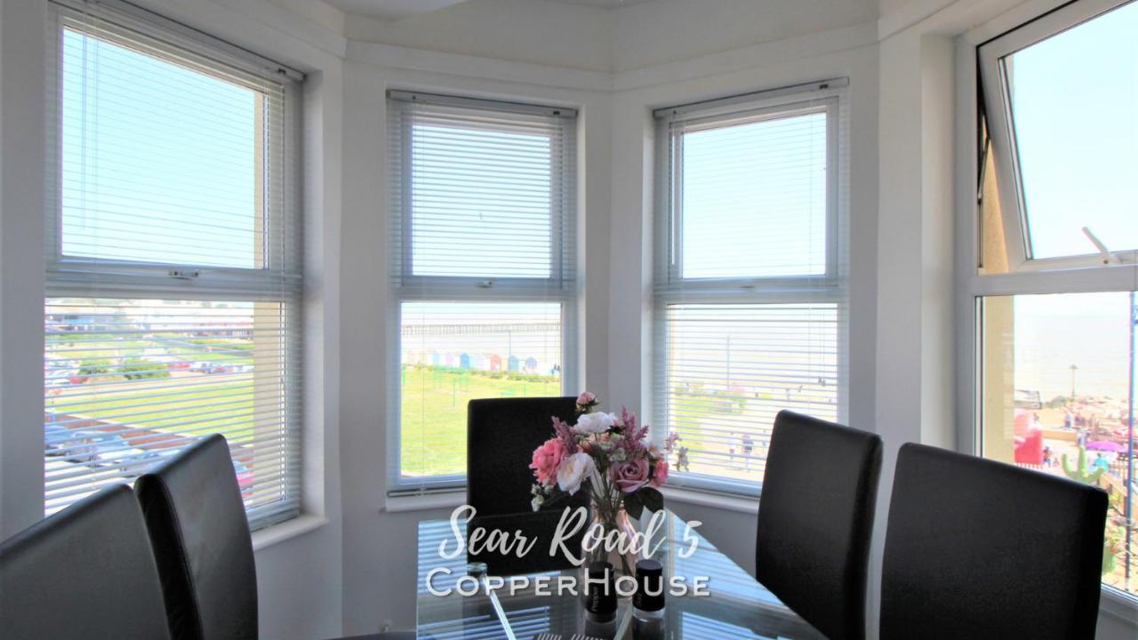 Beautiful Apartments On The Sea Front - Sea Road 5 เฟลิกซ์สโตว์ ภายนอก รูปภาพ