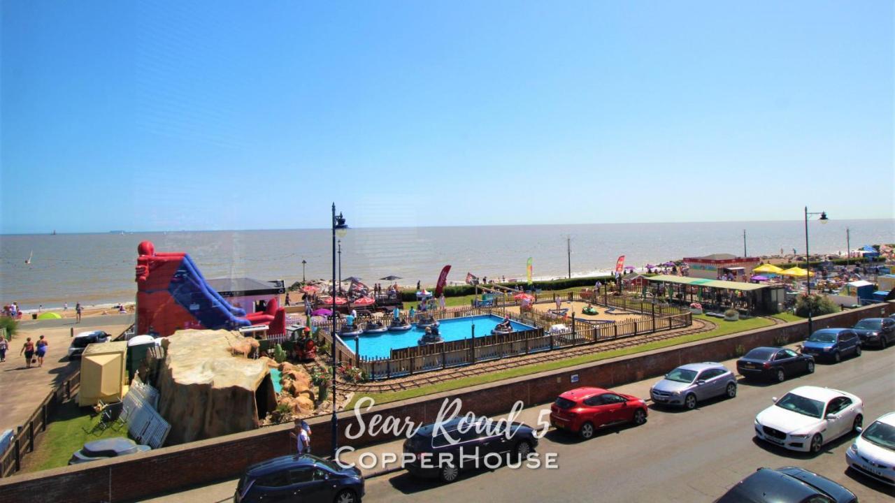 Beautiful Apartments On The Sea Front - Sea Road 5 เฟลิกซ์สโตว์ ภายนอก รูปภาพ